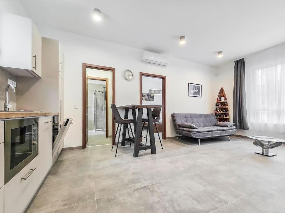 Apartment Pp *